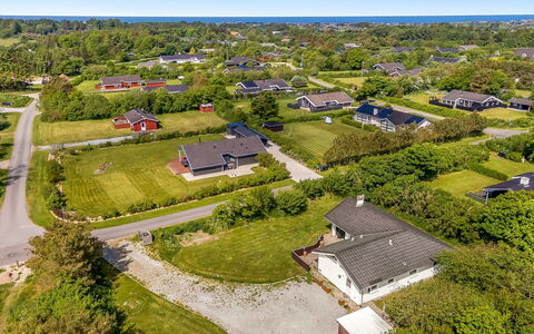 Ljuba - 1.3Km from the Sea: Boligområde, Fugleperspektiv, Landskab, Forstad, Land Lot, Tag, Hjem, Menneskelig Bosættelse, Luftfotografering, Estate