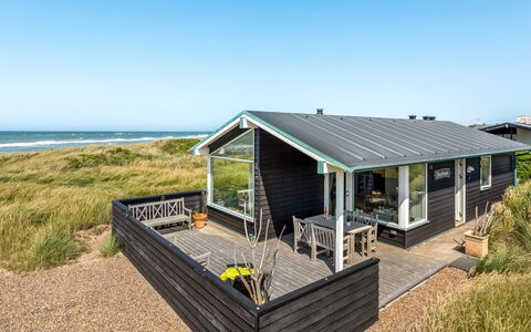 Zina - 50M from the Sea: Hus, Hjem, Tag, Sommerhus, Estate, Landscaping, Garden Bygninger, Sidespor, Stuehus