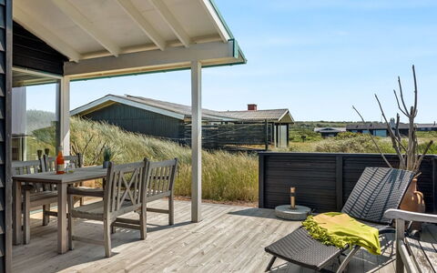 Zina - 50M from the Sea: Hus, Hjem, Tag, Sommerhus, Estate, Landscaping, Garden Bygninger, Sidespor, Stuehus