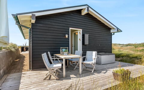 Zina - 50M from the Sea: Hus, Hjem, Tag, Sommerhus, Estate, Landscaping, Garden Bygninger, Sidespor, Stuehus