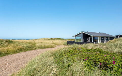 Zina - 50M from the Sea: Hus, Hjem, Tag, Sommerhus, Estate, Landscaping, Garden Bygninger, Sidespor, Stuehus
