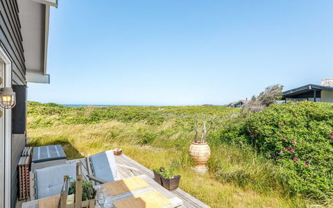 Zina - 50M from the Sea: Hjem, Land Lot, Veranda, Sommerhus, Estate, Altan, Eco Hotel, Villa, Gård, Udendørs Møbler