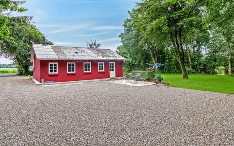 Saran - 30Km from the Sea: Hjem, Sommerhus, Veranda, Hårdttræ, Sidespor, Dæk, Skygge, Planke, Estate, Garden Bygninger