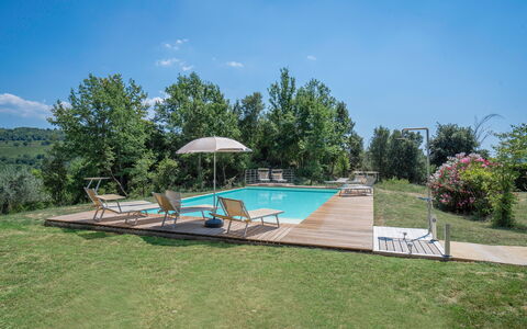 Casolare Torre With Pool And Ac: Svømmepøl, Udendørs Møbler, Udvej, Skygge, Estate, Liggestol, Have, Eco Hotel, Hacienda, Backyard
