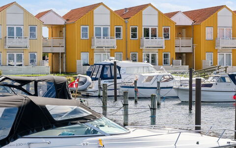 Reimer - 10M from the Sea: Græs, Træ, Landdistrikt, Busk, Sommerhus, Tag, Almindeligt, Land Lot, Hjem, Bunddække