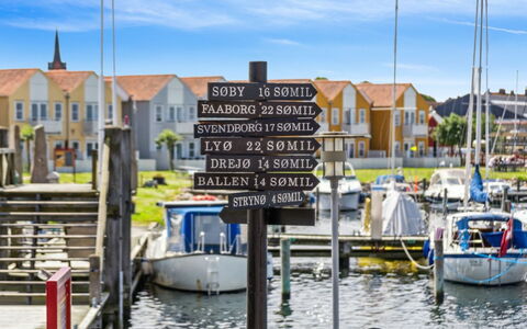 Reimer - 10M from the Sea: Græs, Træ, Landdistrikt, Busk, Sommerhus, Tag, Almindeligt, Land Lot, Hjem, Bunddække
