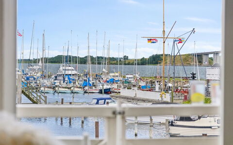 Reimer - 10M from the Sea: Græs, Træ, Landdistrikt, Busk, Sommerhus, Tag, Almindeligt, Land Lot, Hjem, Bunddække