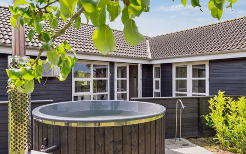 Hakan - 900M from the Sea: Græs, Hus, Tag, Sommerhus, Hjem, Busk, Stuehus, Land Lot, Landdistrikt