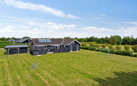 Hakan - 900M from the Sea: Hus, Hjem, Tag, Boligområde, Sommerhus, Estate, Stuehus, Lawn, Landscaping, Sidespor