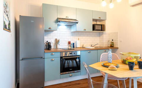 Lit-Et-Mixe 200: Cabinetry, Møbel, Ejendom, Countertop, Bord, Køkken Apparat, Komfur, Træ, Køkken, Husholdningsapparat