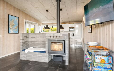Gloria - 500M from the Sea: Træ, Gulvbelægning, Indretning, Loft, Etage, Møbel, Værelse, Stue, Hårdttræ, Hearth
