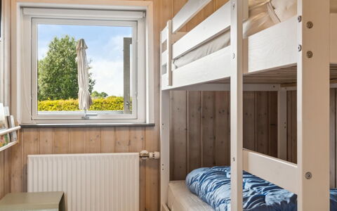 Gloria - 500M from the Sea: Træ, Køjeseng, Soveværelse, Seng, Sovesal, Hårdttræ, Bejdse, Bed Frame, Hostel, Planke