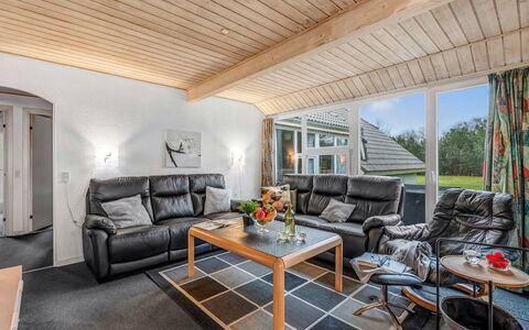 Hera: Møbel, Indretning, Loft, Træ, Gulvbelægning, Couch, Etage, Stue, Stol, Værelse
