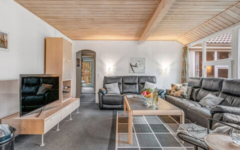 Hera: Møbel, Indretning, Couch, Loft, Gulvbelægning, Stue, Etage, Værelse, Stol, Lejlighed