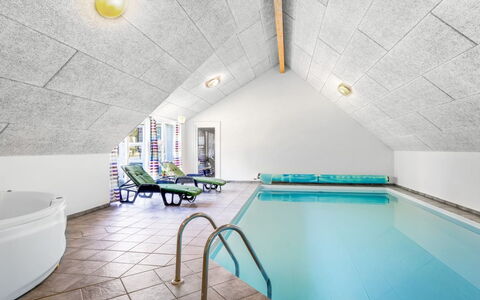 Hera: Loft, Attic, Dagslys, Udvej, Design, Hotel, Flise, Svømmepøl