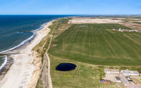 Vili - 100M from the Sea: Hjem, Tag, Hus, Sommerhus, Estate, Dør, Veranda, Sidespor, Stuehus, Skygge