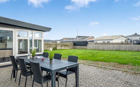 Darja - 300M from the Sea: Hus, Tag, Hjem, Sommerhus, Skur, Garden Bygninger, Sidespor, Gård, Bjælkehytte, Hytte