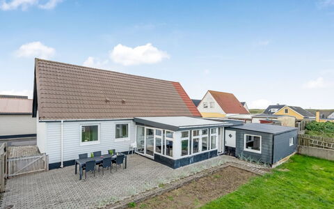 Darja - 300M from the Sea: Hus, Tag, Hjem, Sommerhus, Skur, Garden Bygninger, Sidespor, Gård, Bjælkehytte, Hytte