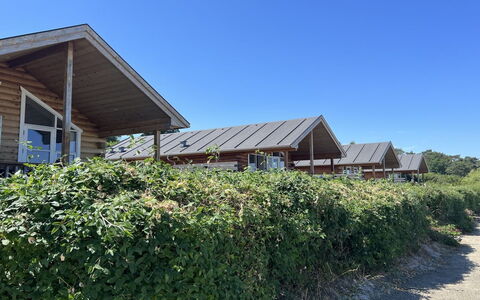 Ghita - 10M from the Sea: Træ, Tag, Arkitektur, Hjem, Hus, Sommerhus, Sidespor, Hårdttræ, Hældning, Estate