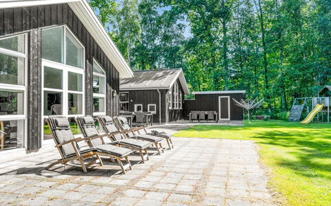 Patrice - 300M from the Sea: Træ, Hjem, Veranda, Dæk, Hårdttræ, Tag, Bejdse, Trægulve, Eco Hotel