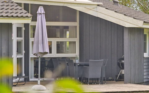 Falka - 300M from the Sea: Træ, Tag, Arkitektur, Hjem, Hus, Sommerhus, Sidespor, Hårdttræ, Hældning, Estate