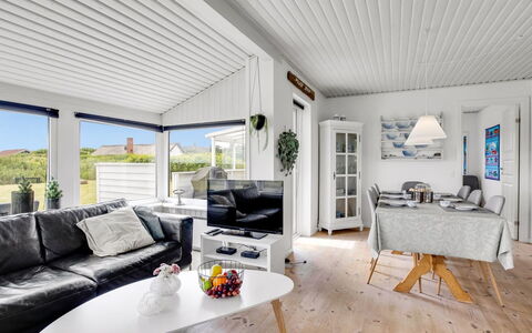 Hejdi - 650M from the Sea: Hjem, Møbel, Hus, Indretning, Loft, Dør, Couch, Stue, Sommerhus
