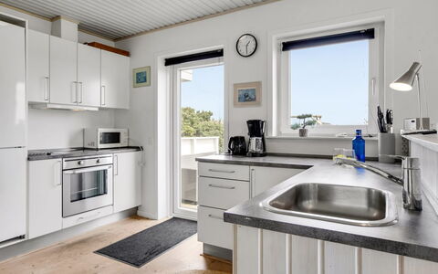 Hejdi - 650M from the Sea: Køkken, Countertop, Træ, Køkken Apparat, Større Bandage, Indretning, Gulvbelægning, Loft, Etage, Cabinetry