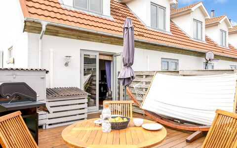 Hansa - 300M from the Sea: Tag, Hus, Hjem, Sommerhus, Sidespor, Estate, Indkørsel, Garden Bygninger, Gård, Skur