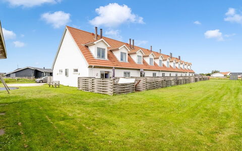 Hansa - 300M from the Sea: Tag, Hjem, Hus, Sidespor, Sommerhus, Kompositmateriale, Dør, Skydevindue, Estate, Skorsten