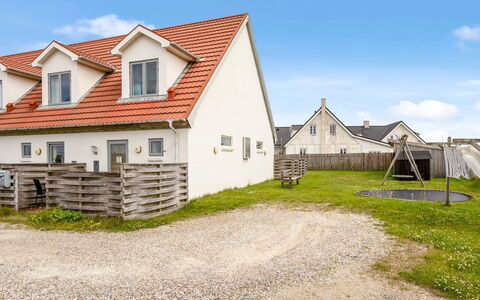 Hansa - 300M from the Sea: Tag, Hjem, Hus, Sidespor, Sommerhus, Kompositmateriale, Dør, Skydevindue, Estate, Skorsten