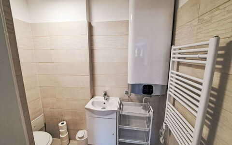 Reifnitz 300: Gulvbelægning, Etage, Indretning, Sanitærarmatur, Værelse, Vvs, Badeværelse, Flise, Toilet