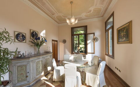 Villa Paola In Padova With Ac: Billedramme, Ejendom, Plante, Indretning, Belysning, Stol, Bord, Træ, Stueplante