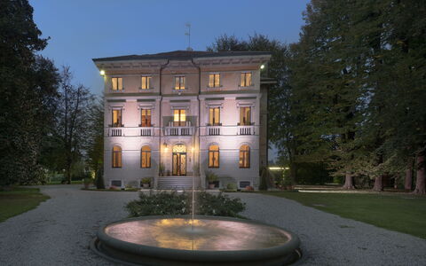 Villa Paola In Padova With Ac: Plante, Himmel, Bygning, Ejendom, Vindue, Belysning, Træ, Græs, Ejendom, Milepæl
