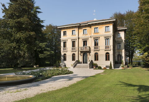 Villa Paola In Padova With Ac: Plante, Bygning, Ejendom, Himmel, Vindue, Træ, Græs, Facade, Toner Og Skygger