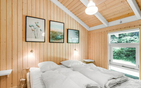 Amundi - 500M from the Sea: Træ, Soveværelse, Indretning, Loft, Seng, Hjem, Etage, Sengetøj, Sengetøj, Bed Frame
