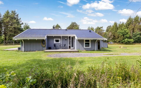 Tabithe - 500M from the Sea: Hus, Hjem, Boligområde, Sommerhus, Sidespor, Estate, Indkørsel, Gård