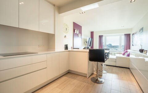 Bella Ii with Harbour View: Ejendom, Cabinetry, Møbel, Stueplante, Træ, Indretning, Bygning, Gulvbelægning, Plante, Countertop