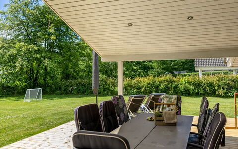 Næwe - 30Km from the Sea: Træ, Loft, Møbel, Skygge, Udendørs Møbler, Veranda, Stol, Have, Gårdhave, Udendørs Struktur