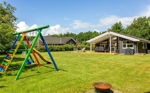 Næwe - 30Km from the Sea: Sommerhus, Skygge, Lawn, Have, Garden Bygninger, Stuehus, Landscaping, Gård, Estate, Backyard