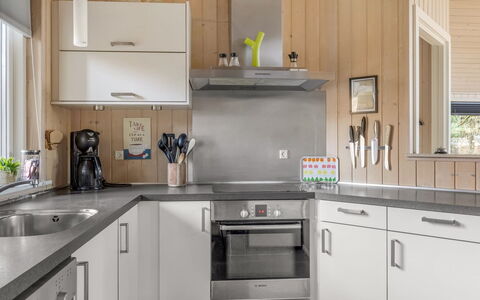 Næwe - 30Km from the Sea: Køkken, Køkken Apparat, Countertop, Større Bandage, Cabinetry, Indretning, Husholdningsapparat, Møbel, Håndvask, Gulvbelægning