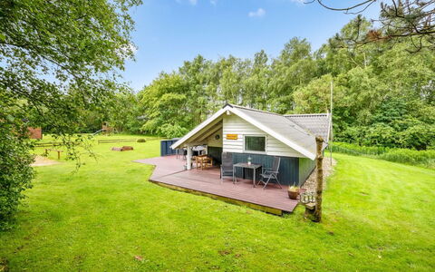 Giselle - 10Km from the Sea: Møbel, Indretning, Gulvbelægning, Etage, Loft, Værelse, Stol, Bord, Lejlighed, Køkken & Spisebord