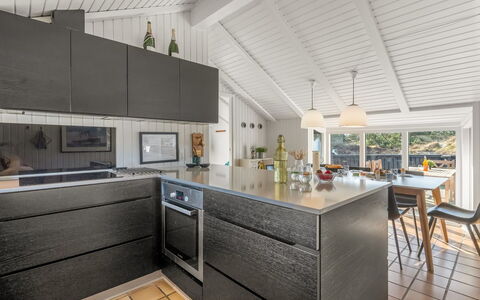 Emin - 700M from the Sea: Køkken, Gulvbelægning, Træ, Countertop, Cabinetry, Større Bandage, Indretning, Køkken Apparat, Etage, Loft