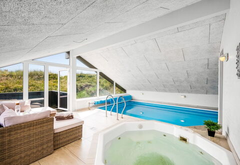 Emin - 700M from the Sea: Loft, Møbel, Attic, Udvej, Svømmepøl, Stol, Hotel, Design, Eco Hotel, Dagslys