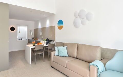 New Velsuites Ii: Couch, Møbel, Bord, Indretning, Komfort, Stue, Studio Couch, Bygning, Etage
