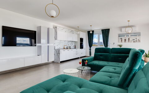 Silencia: Couch, Ejendom, Møbel, Bord, Billedramme, Bygning, Belysning, Stue, Indretning, Studio Couch