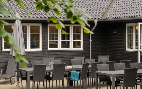 Jalina - 200M from the Sea: Svømmepøl, Udendørs Møbler, Møbel, Udvej, Flise, Eco Hotel, Skygge, Stol, Fritid, Estate