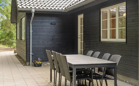 Jalina - 200M from the Sea: Svømmepøl, Udendørs Møbler, Møbel, Udvej, Flise, Eco Hotel, Skygge, Stol, Fritid, Estate