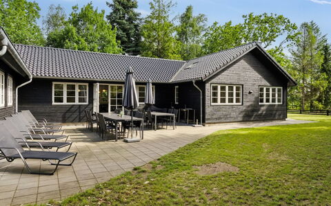 Jalina - 200M from the Sea: Svømmepøl, Udendørs Møbler, Møbel, Udvej, Flise, Eco Hotel, Skygge, Stol, Fritid, Estate