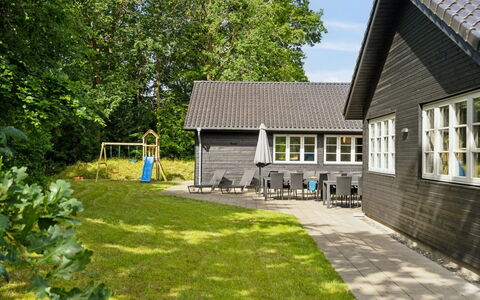 Jalina - 200M from the Sea: Svømmepøl, Udendørs Møbler, Møbel, Udvej, Flise, Eco Hotel, Skygge, Stol, Fritid, Estate
