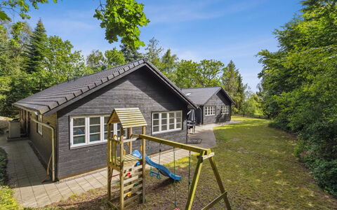 Jalina - 200M from the Sea: Svømmepøl, Udendørs Møbler, Møbel, Udvej, Flise, Eco Hotel, Skygge, Stol, Fritid, Estate